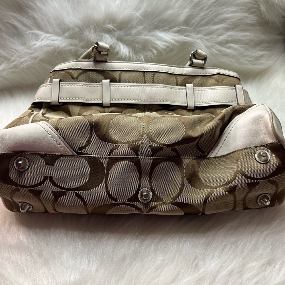 Authentic Coach Signature C Canvas in Brown and Khaki. - Picture 6 of 6